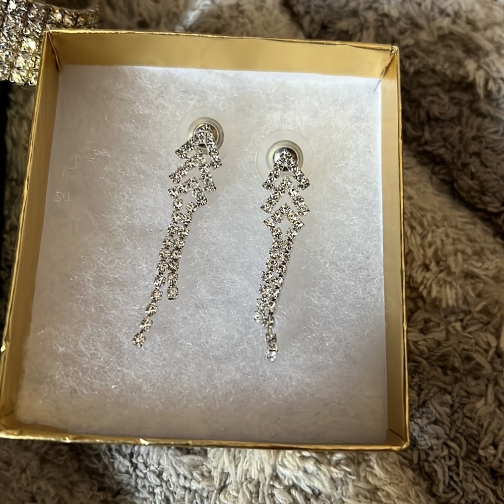 Jewelry - Picture 2 of 4